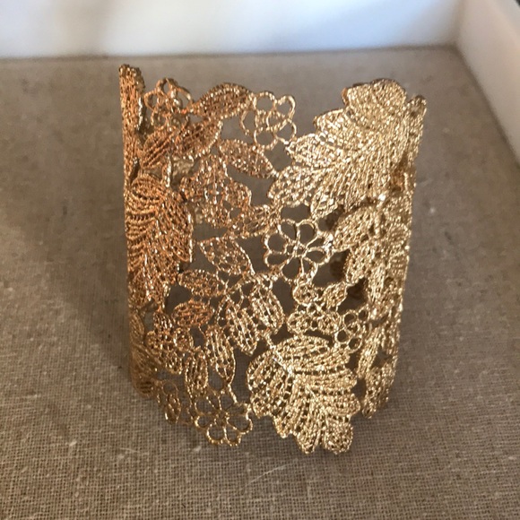 Stella & Dot Chantilly lace cuff - Picture 1 of 4